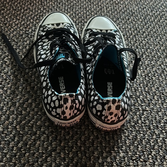 NWOT Converse Allstars Black and White Sneaker - Picture 3 of 5